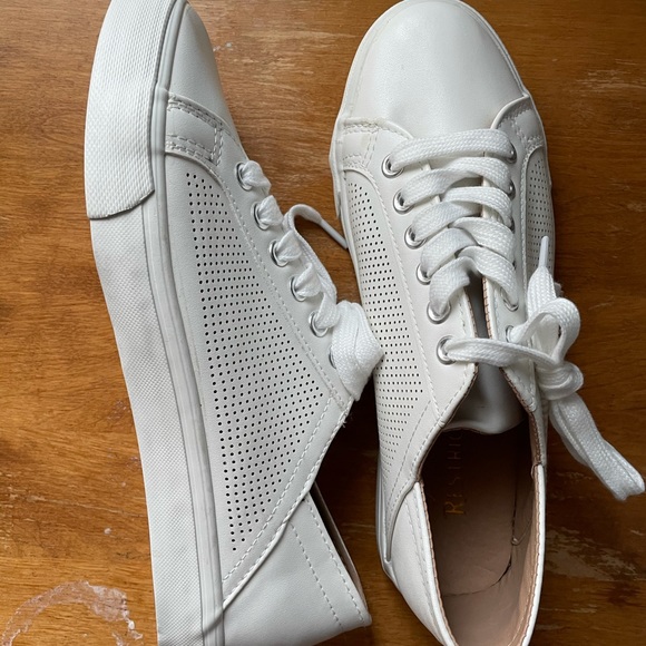 Brand new white sneakers - Picture 5 of 7